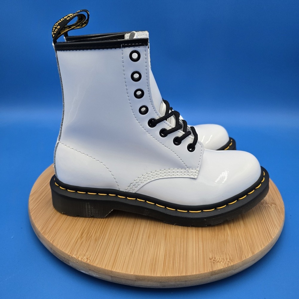 DR. MARTENS  11821 WHITE PATENT LEATHER BOOTS WOMEN'S  7 ‎  NEW NWOB